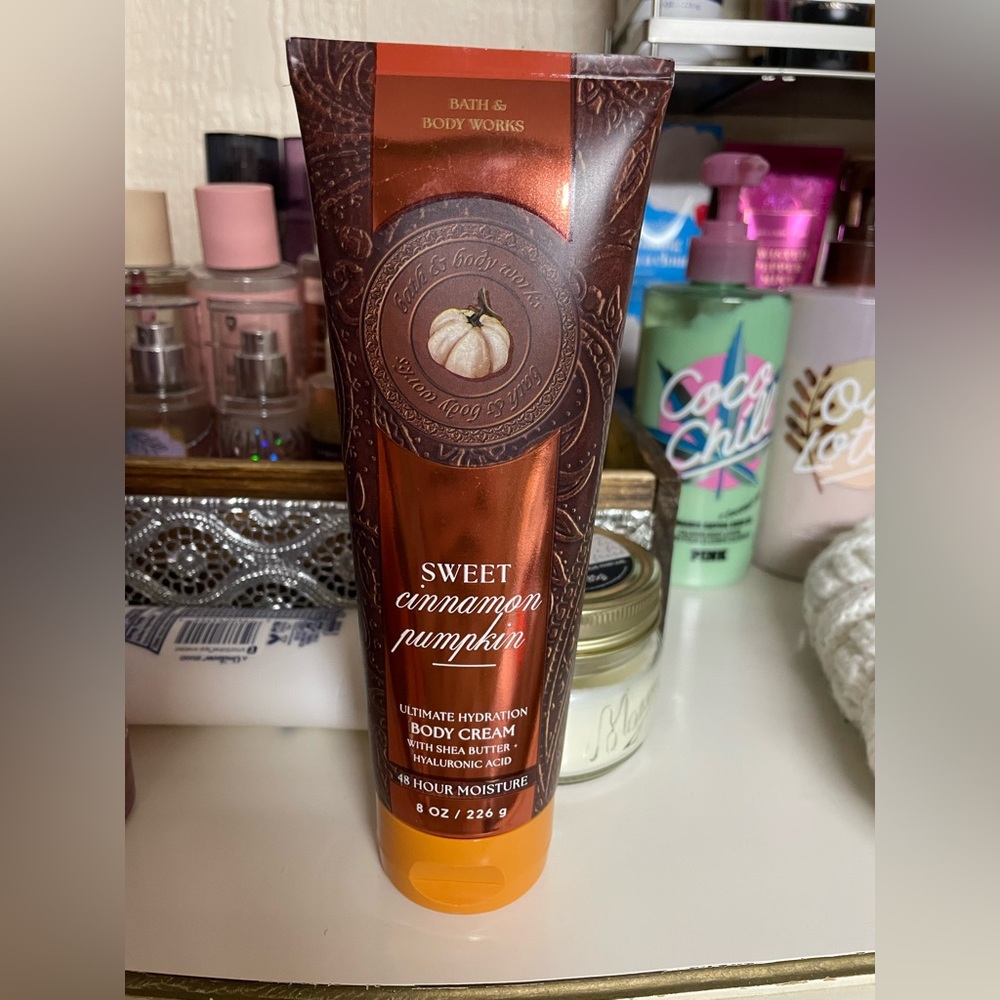 Bath & Body Works Sweet Cinnamon Pumpkin Body Cream - Rich Orange